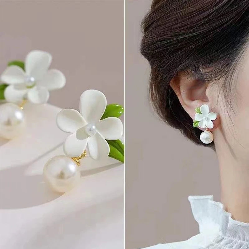 Sweet White Gardenia Flower Pearl Dangle Earrings for Women Green Leaf Korean Fashion INS Floral Earring Gift